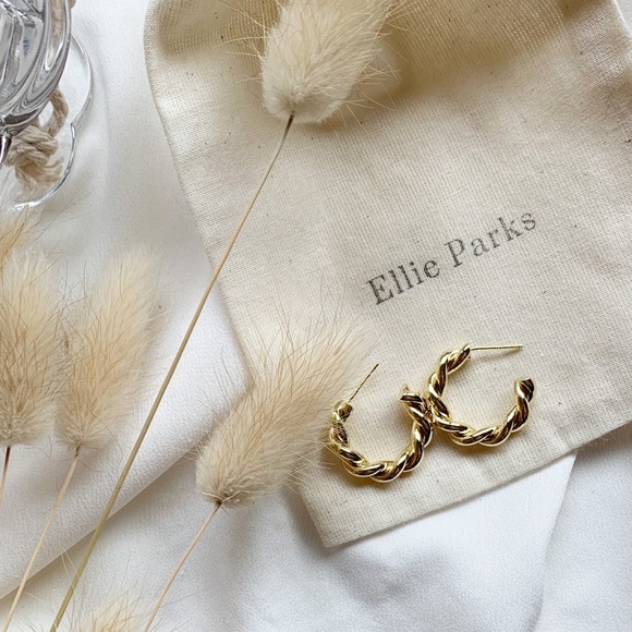 Gold twist hoop earrings - Picture 4 of 9